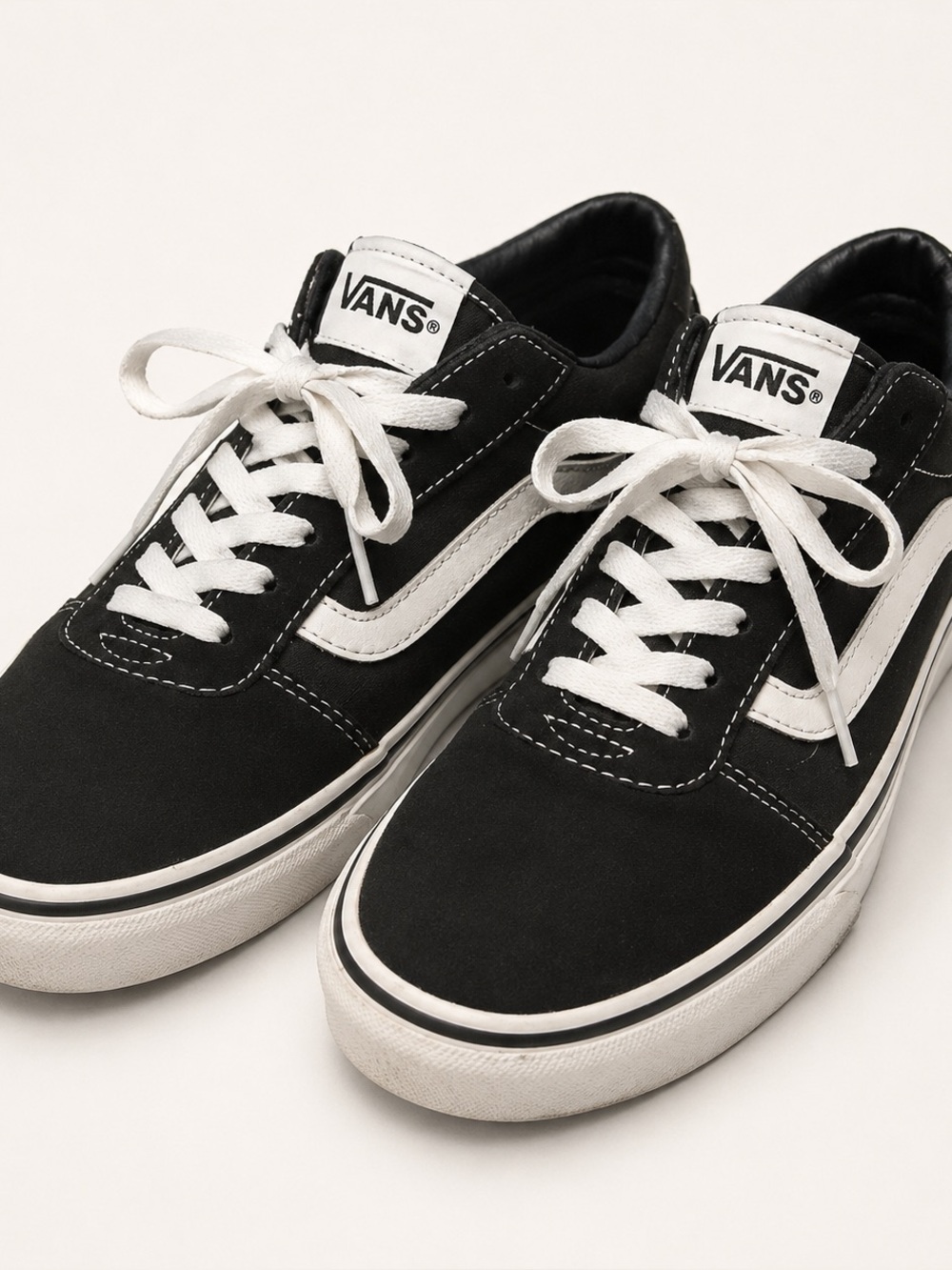 Vans Old Skool Black & White Sneakers Men’s 9.5 Women’s 11